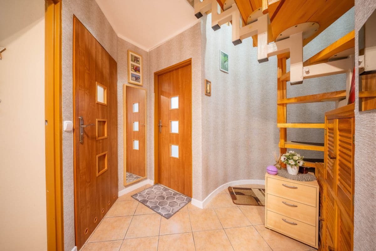 Spacious duplex apartment with two balconies in Piaseczno – 9
