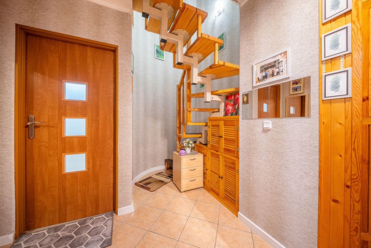 Spacious duplex apartment with two balconies in Piaseczno – 10