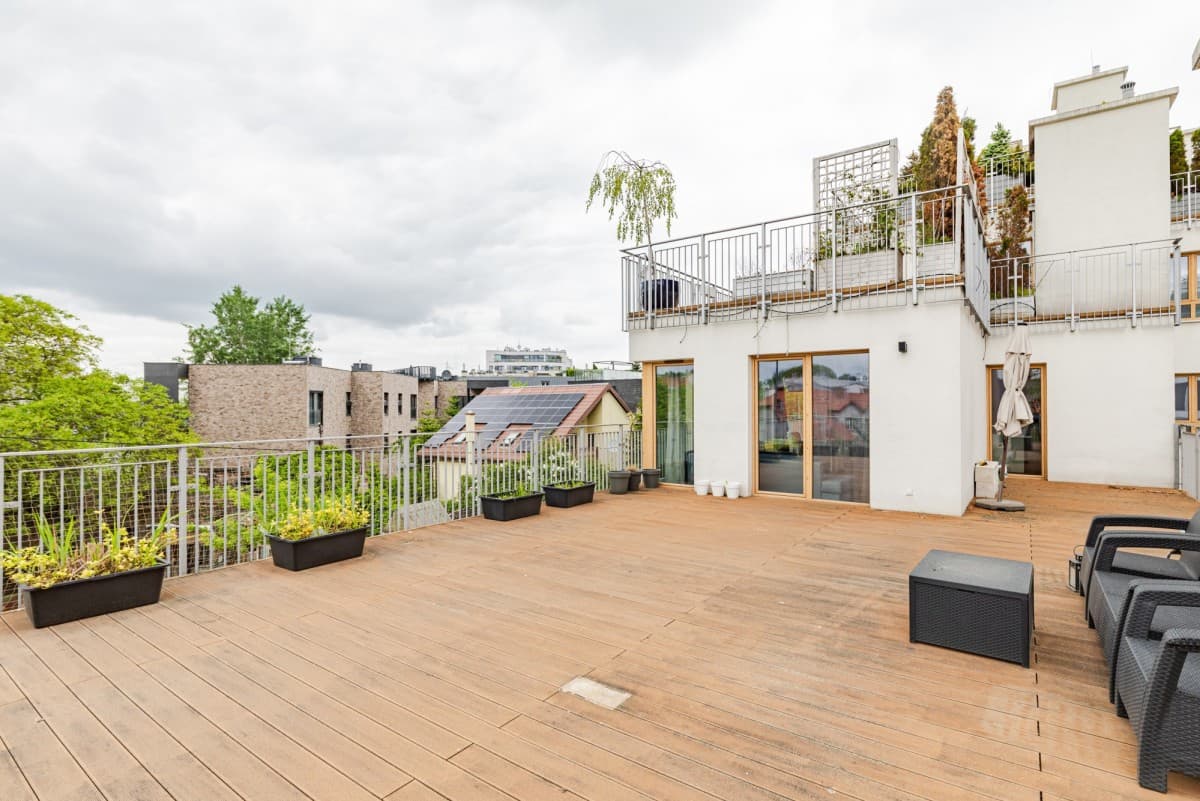 Spacious apartment with 80+ m² terrace near park – 12