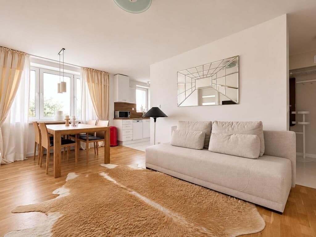 Bright, modern 3-room apartment near Wola Metro – 2