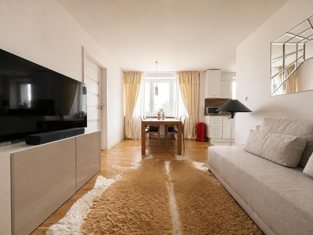 Bright, modern 3-room apartment near Wola Metro – 3
