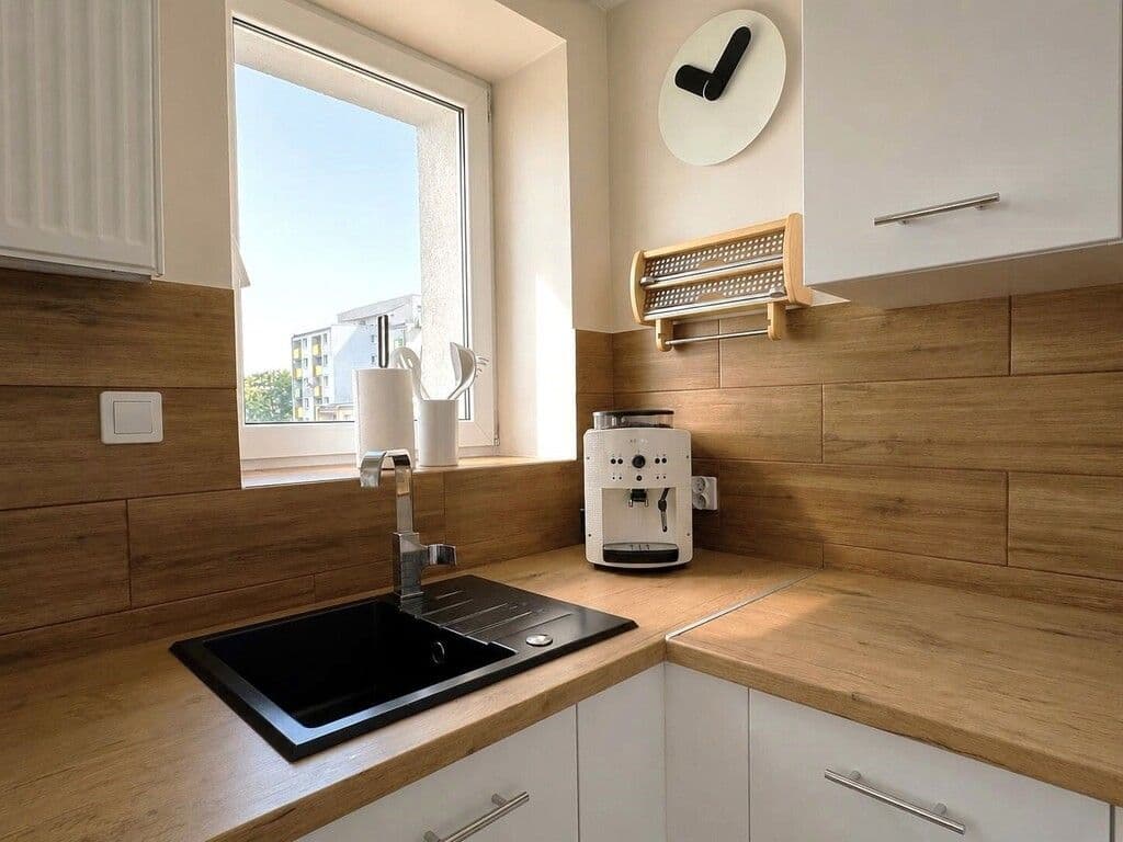 Bright, modern 3-room apartment near Wola Metro – 7