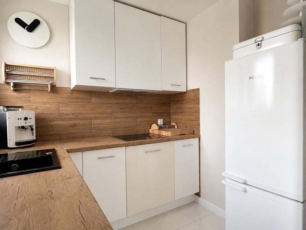 Bright, modern 3-room apartment near Wola Metro – 8