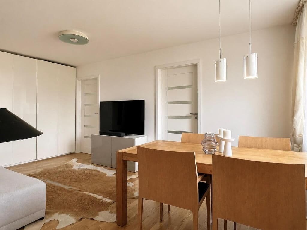 Bright, modern 3-room apartment near Wola Metro – 9