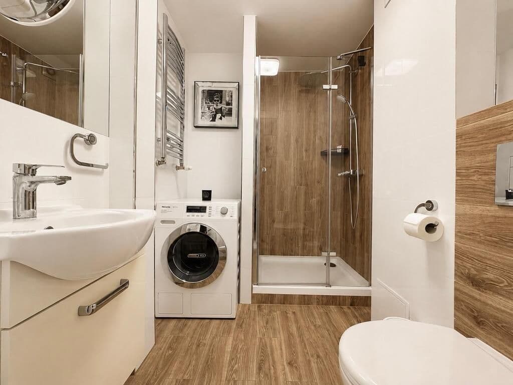 Bright, modern 3-room apartment near Wola Metro – 12