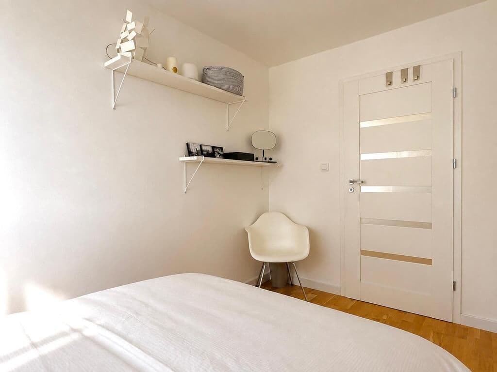 Bright, modern 3-room apartment near Wola Metro – 15