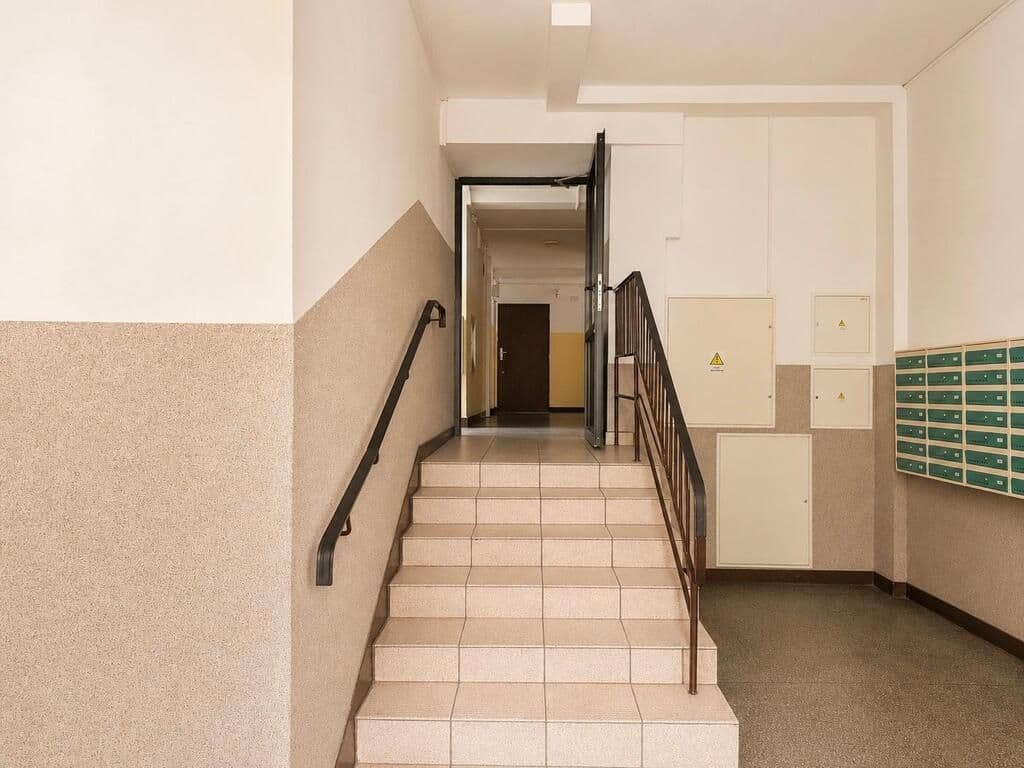 Bright, modern 3-room apartment near Wola Metro – 21