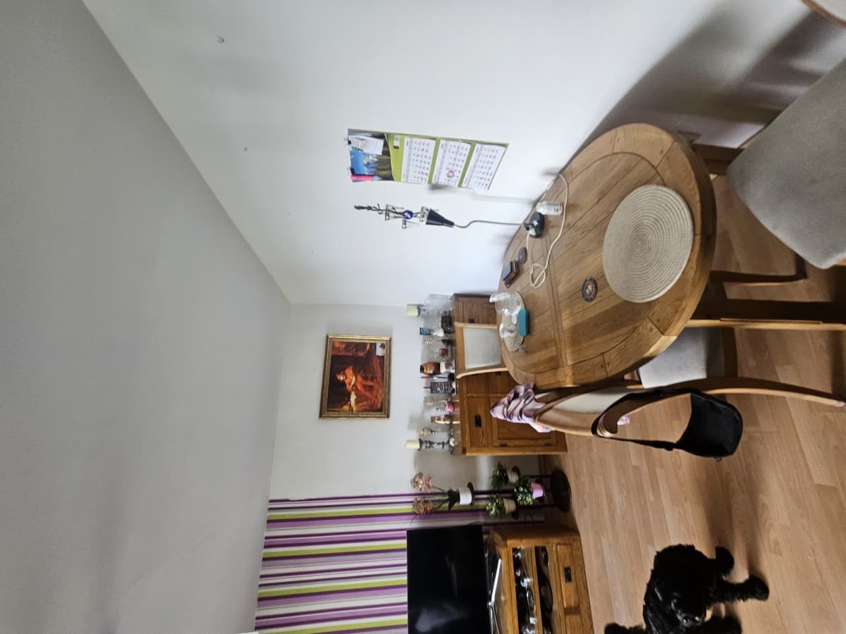 Spacious 4-room apartment near metro with parking – 2