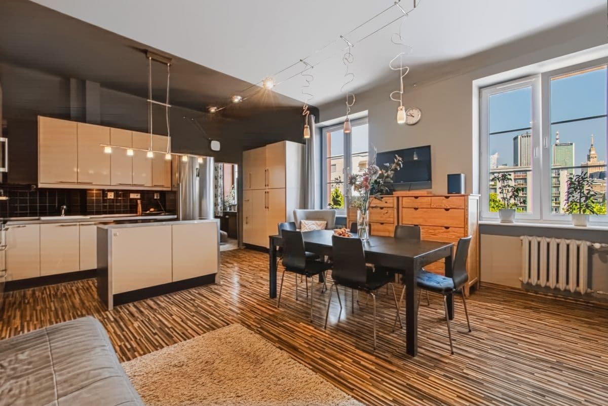 Spacious 103 m² flat in historic building – 1
