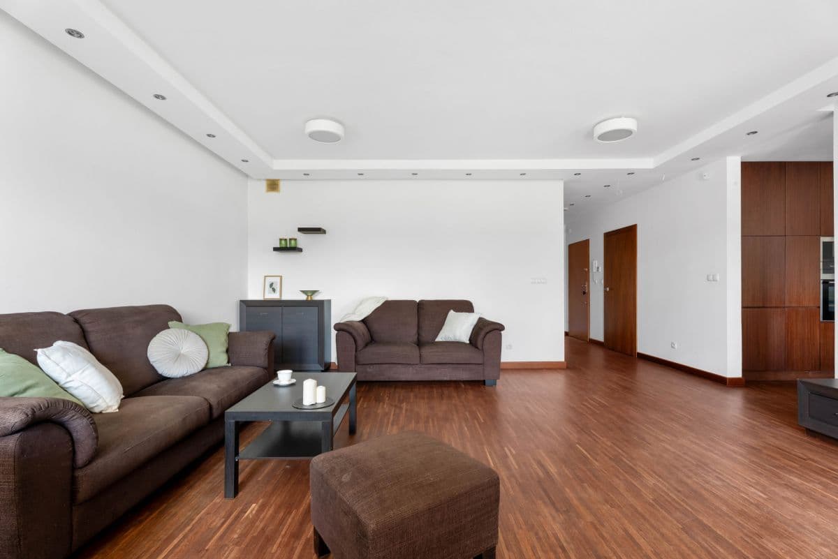 Spacious 3-bedroom apartment with potential for 4th room – 4