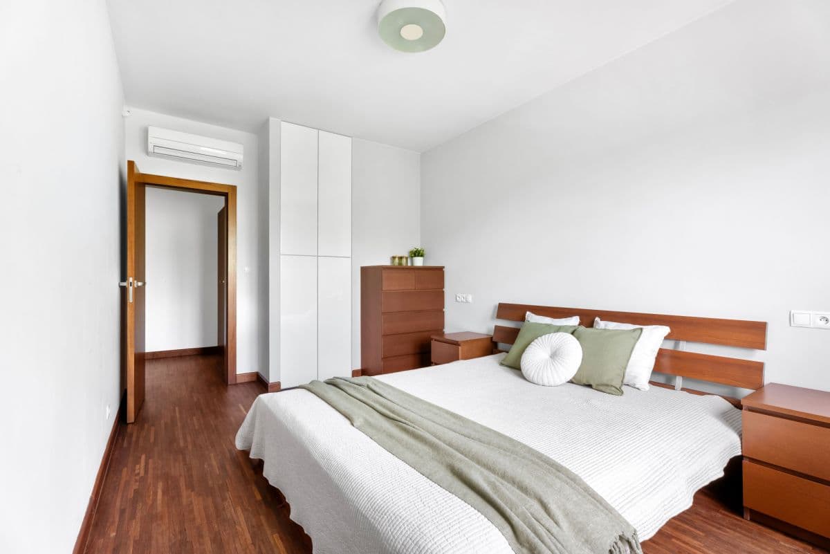Spacious 3-bedroom apartment with potential for 4th room – 10