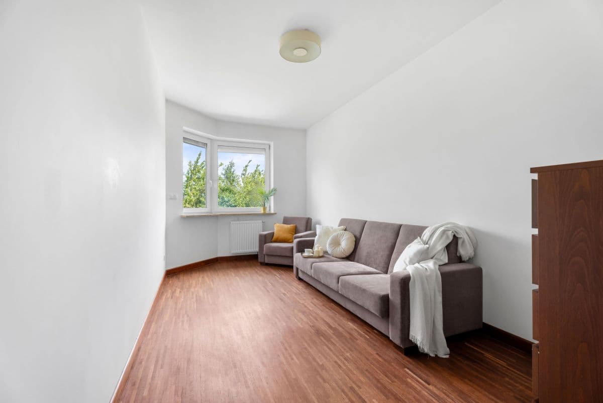 Spacious 3-bedroom apartment with potential for 4th room – 11