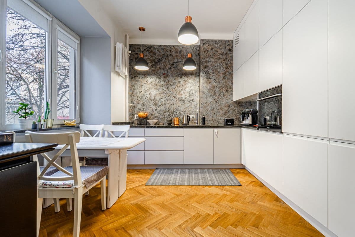 Bright high-rise apartment in renovated tenement – 1