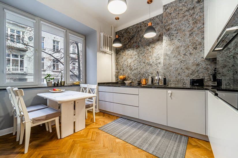 Bright high-rise apartment in renovated tenement – 2
