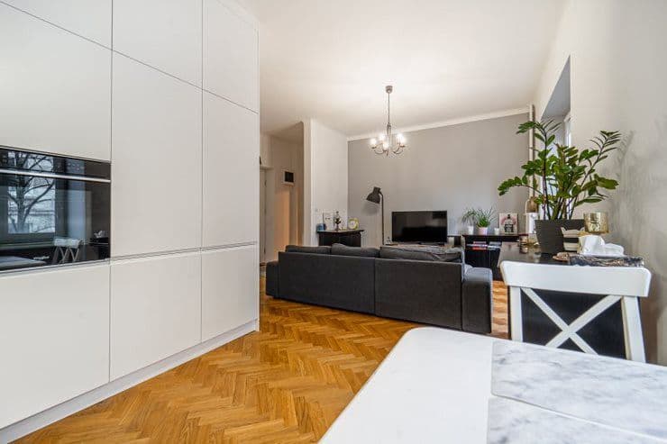 Bright high-rise apartment in renovated tenement – 6