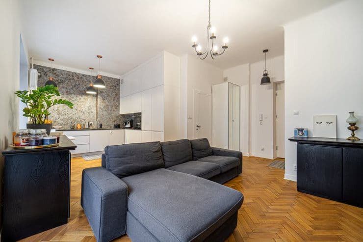 Bright high-rise apartment in renovated tenement – 7