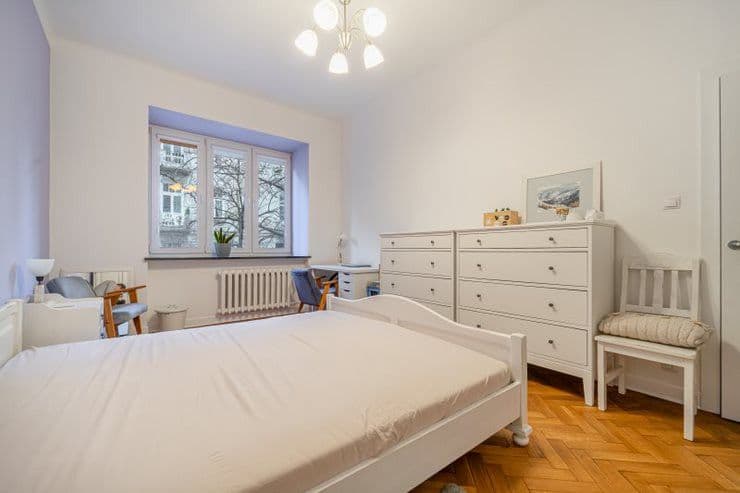 Bright high-rise apartment in renovated tenement – 8