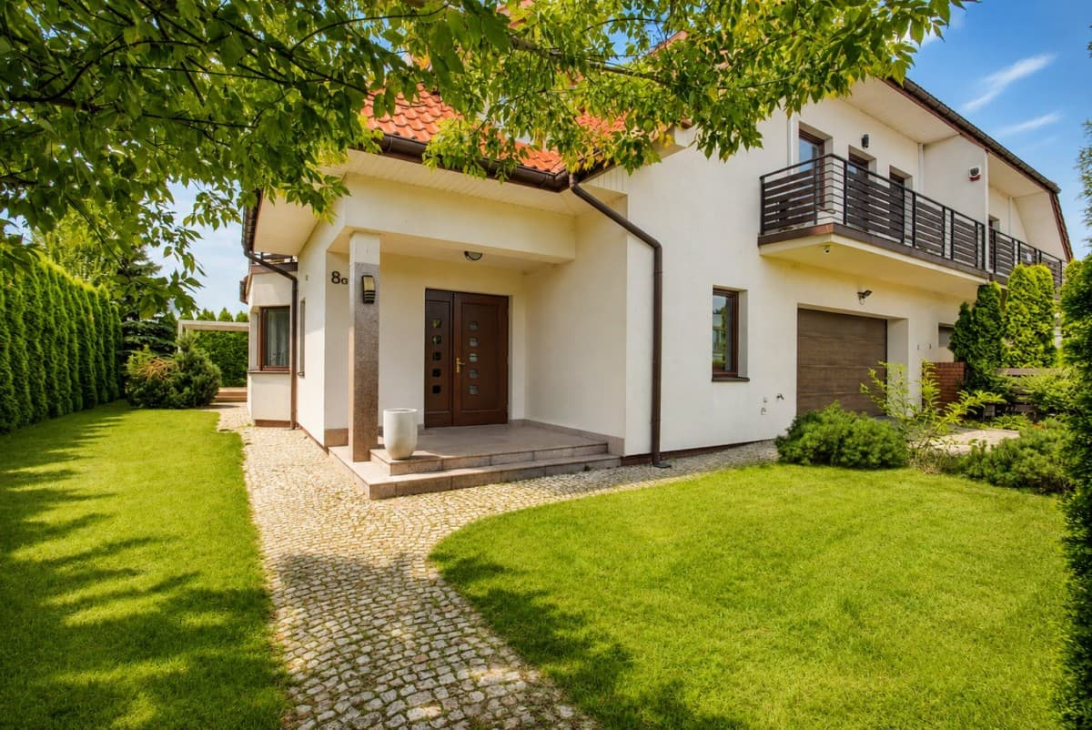 Elegant 7-room twin house with garden and garage – 35