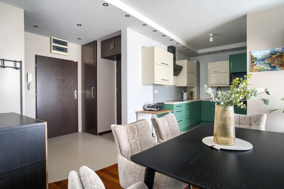Sunny 3-room apartment with garage in Włochy – 7