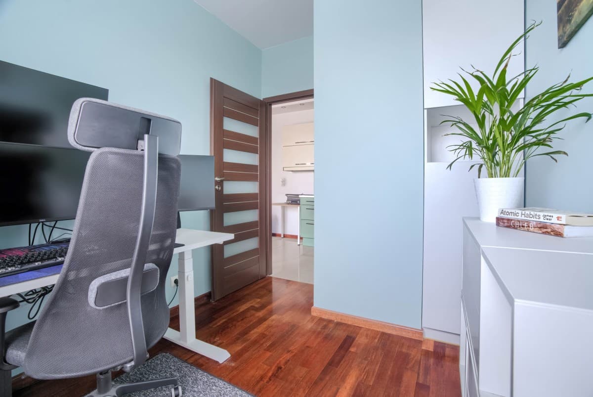 Sunny 3-room apartment with garage in Włochy – 10