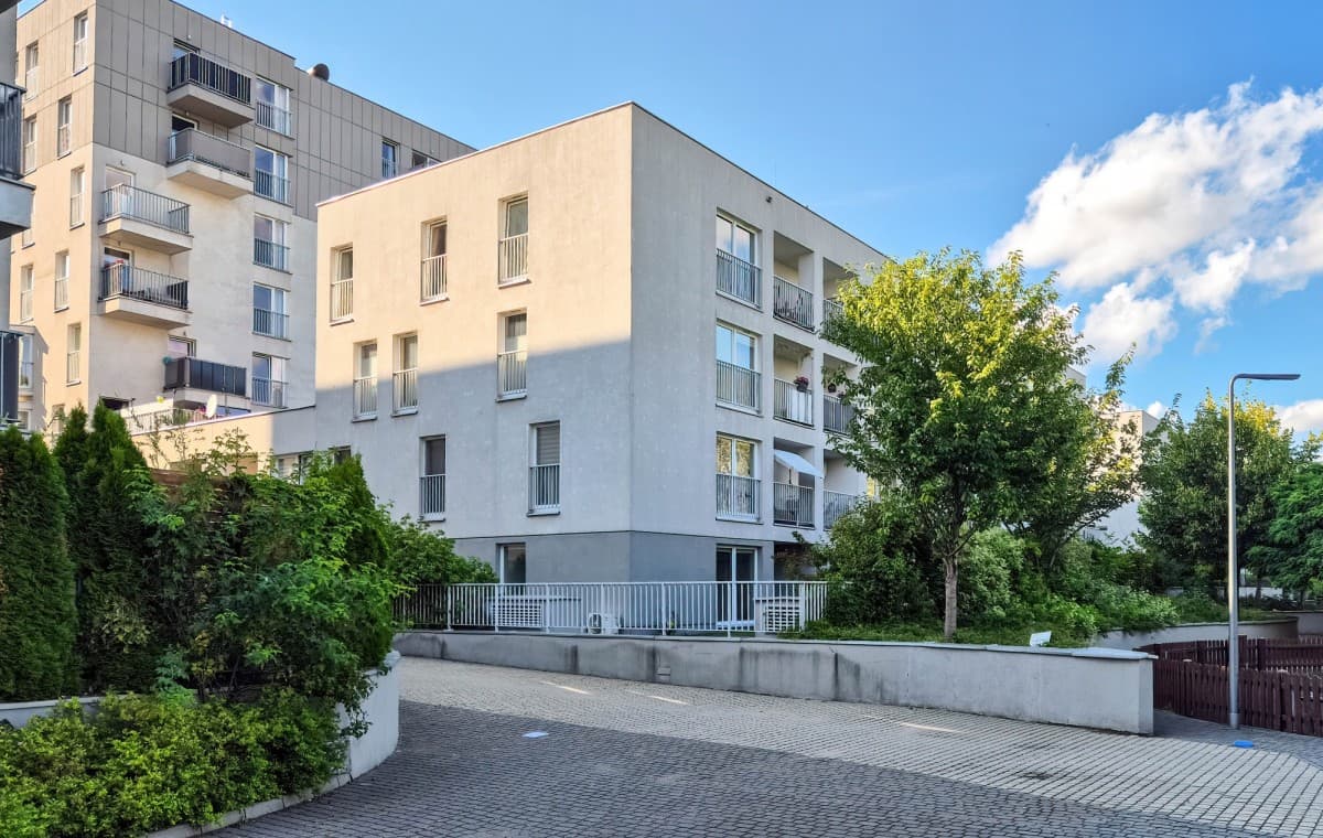 Sunny 3-room apartment with garage in Włochy – 14