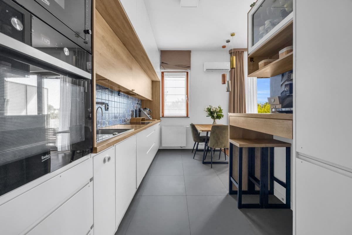 Spacious apartment in Służew with green views – 8
