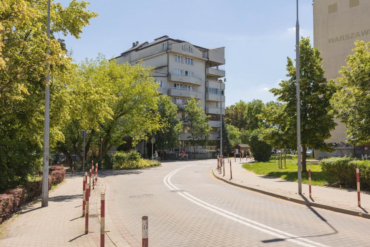 Two-bedroom apartment with balcony in green area – 15