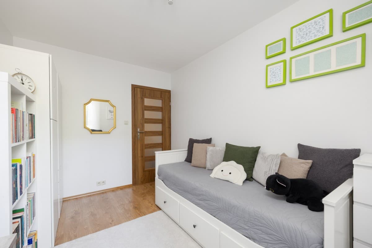 Two-bedroom apartment with balcony in green area – 9