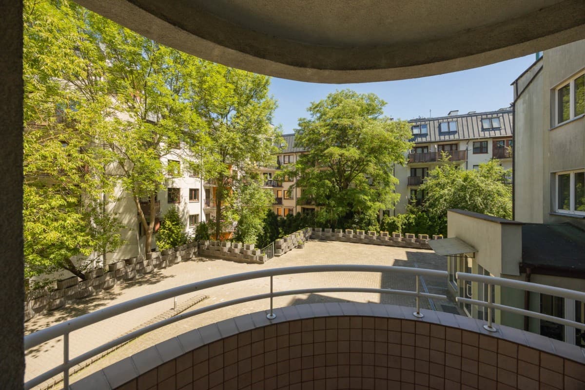 Two-bedroom apartment with balcony in green area – 12