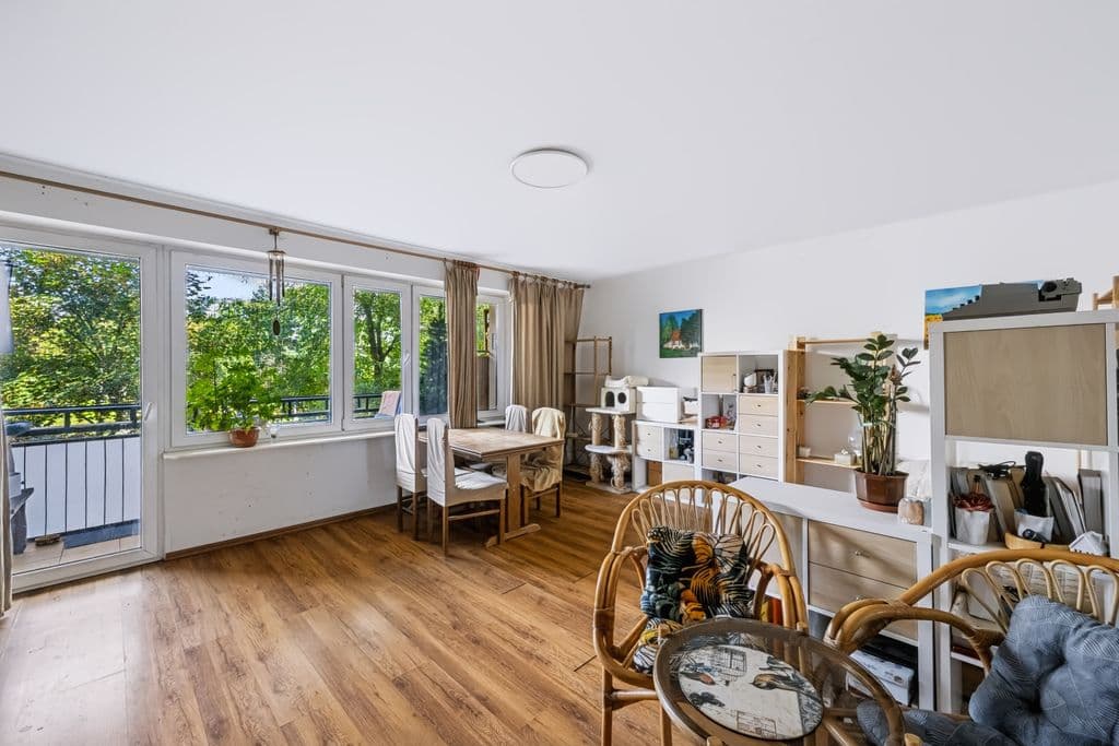 Spacious 3-bedroom apartment with balcony in Konstancin – 3