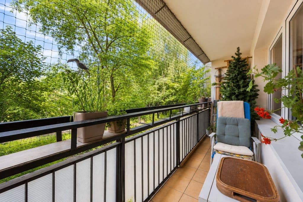 Spacious 3-bedroom apartment with balcony in Konstancin – 4