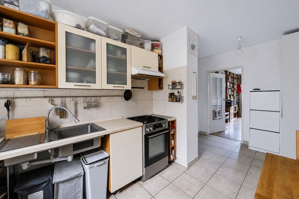 Spacious 3-bedroom apartment with balcony in Konstancin – 8