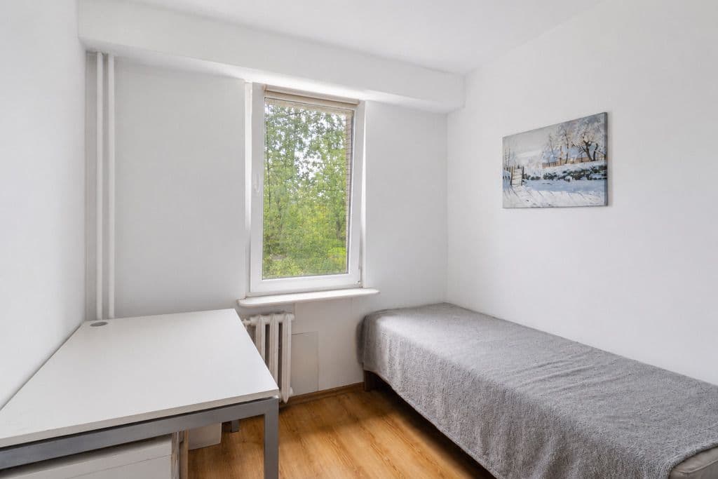 Spacious 3-bedroom apartment with balcony in Konstancin – 10