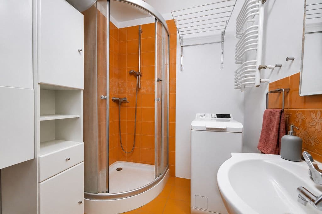Spacious 3-bedroom apartment with balcony in Konstancin – 11
