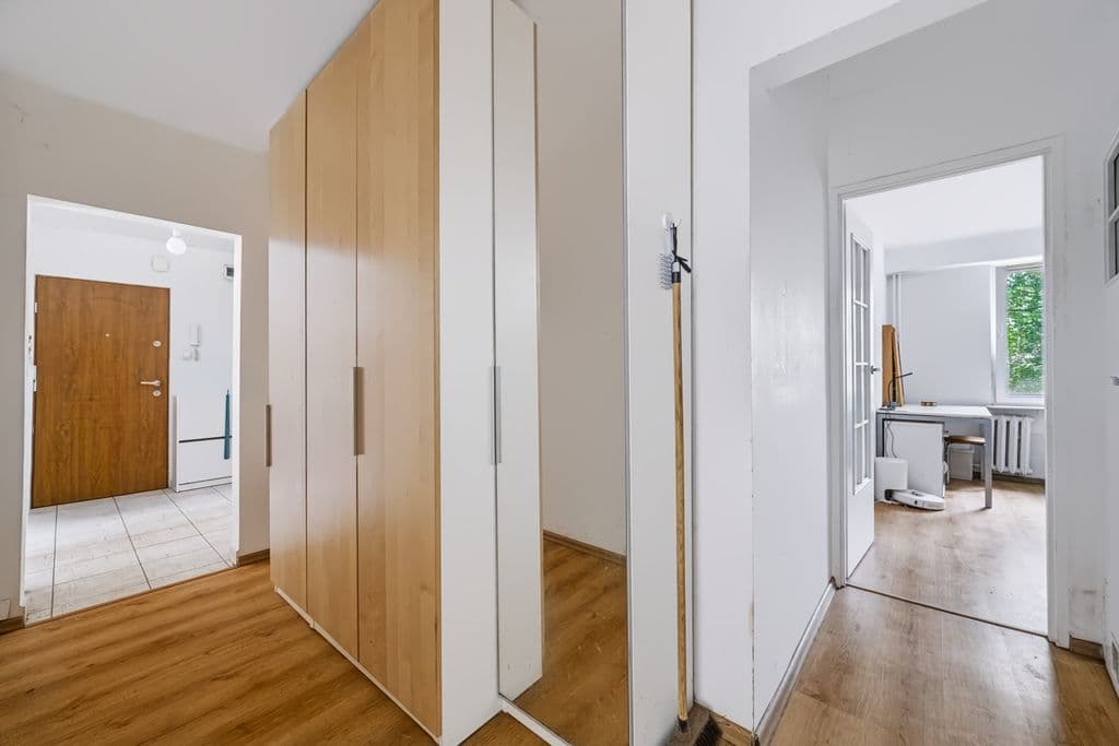 Spacious 3-bedroom apartment with balcony in Konstancin – 12