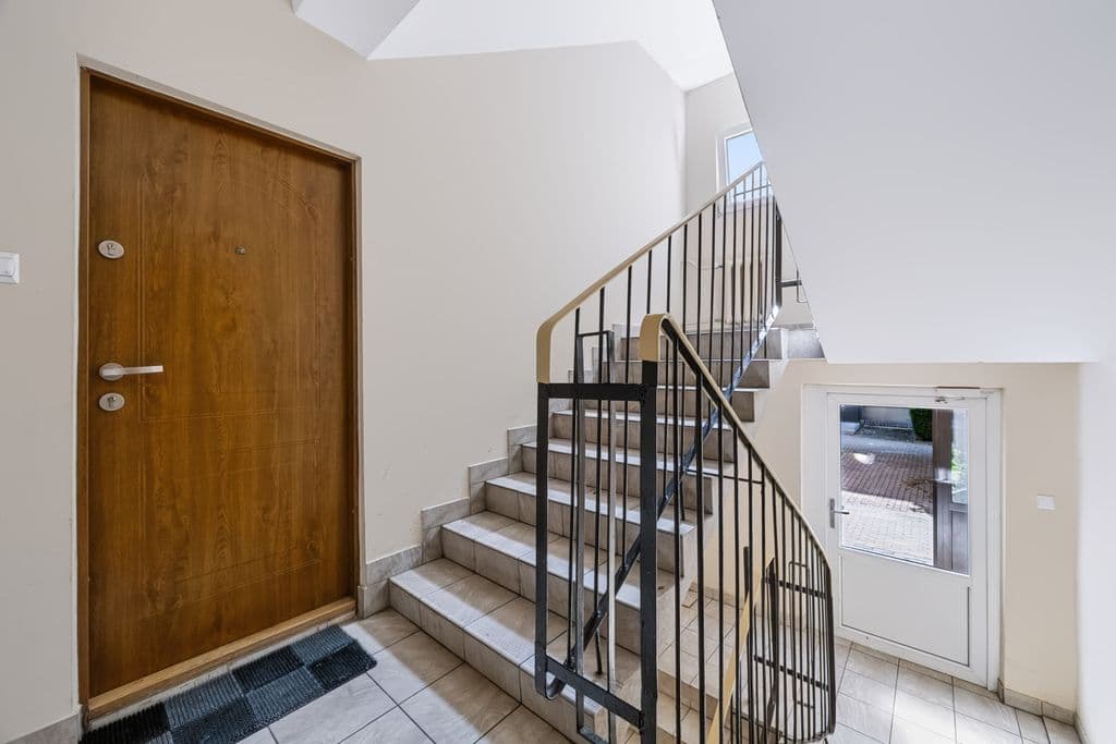 Spacious 3-bedroom apartment with balcony in Konstancin – 13