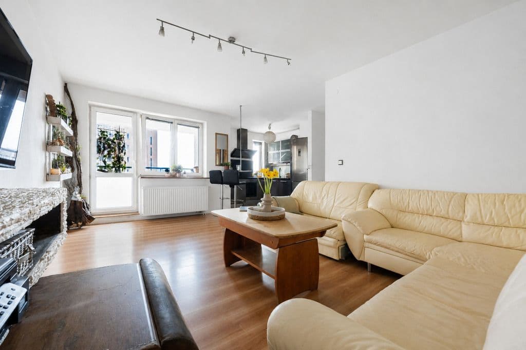 High-floor apartment with Warsaw skyline views – 2