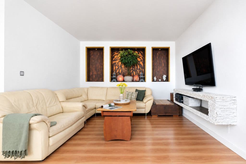 High-floor apartment with Warsaw skyline views – 3