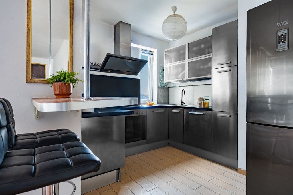 High-floor apartment with Warsaw skyline views – 4