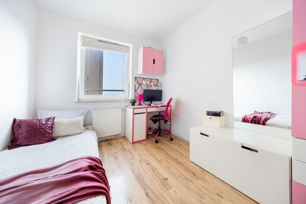 High-floor apartment with Warsaw skyline views – 5