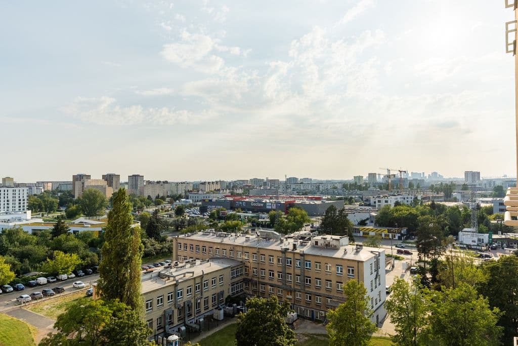 High-floor apartment with Warsaw skyline views – 12