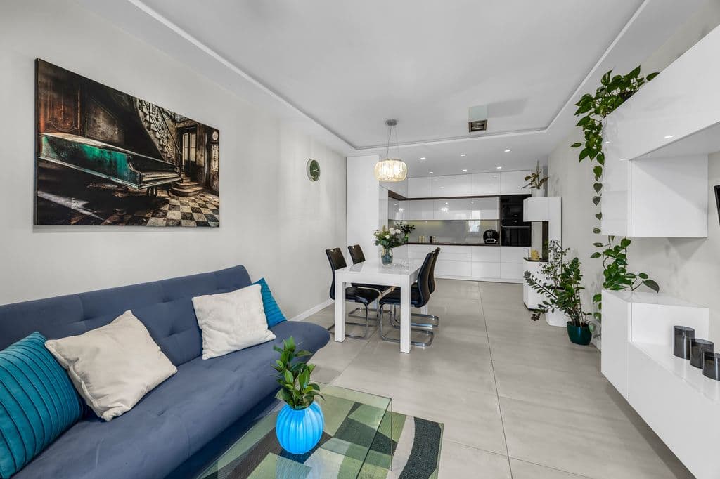Spacious 3-bedroom apartment with large balcony – 4