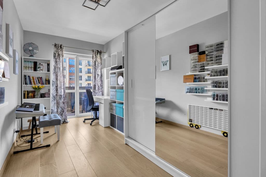 Spacious 3-bedroom apartment with large balcony – 10