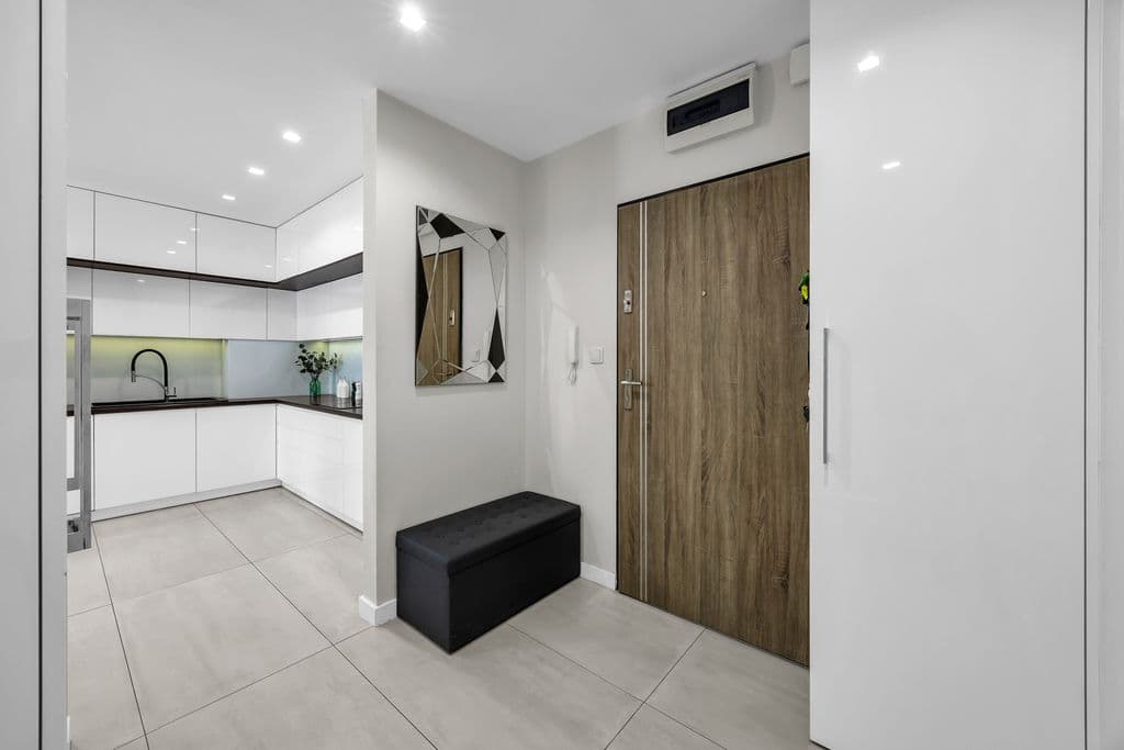 Spacious 3-bedroom apartment with large balcony – 12