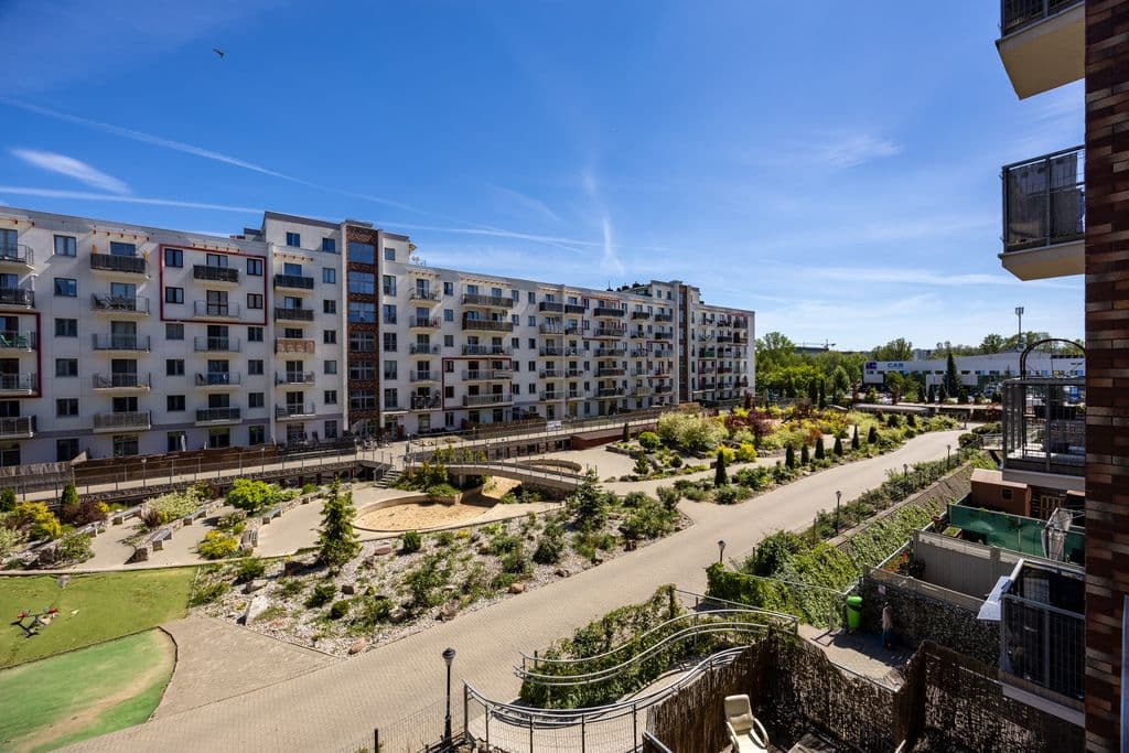 Spacious 3-bedroom apartment with large balcony – 15
