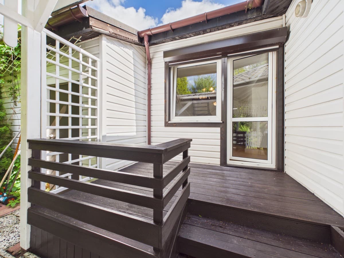 Corner segment with large terrace and garden – 3