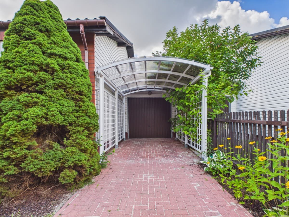 Corner segment with large terrace and garden – 2