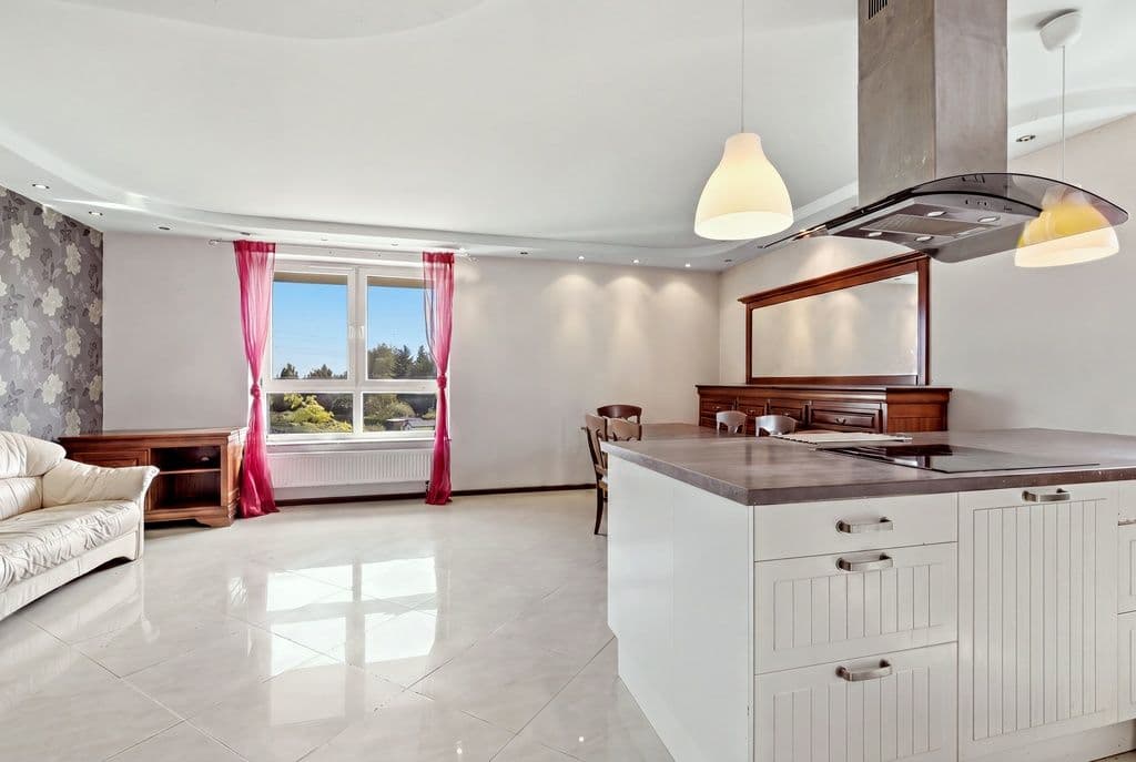 Spacious 4-room apartment with green view – 1