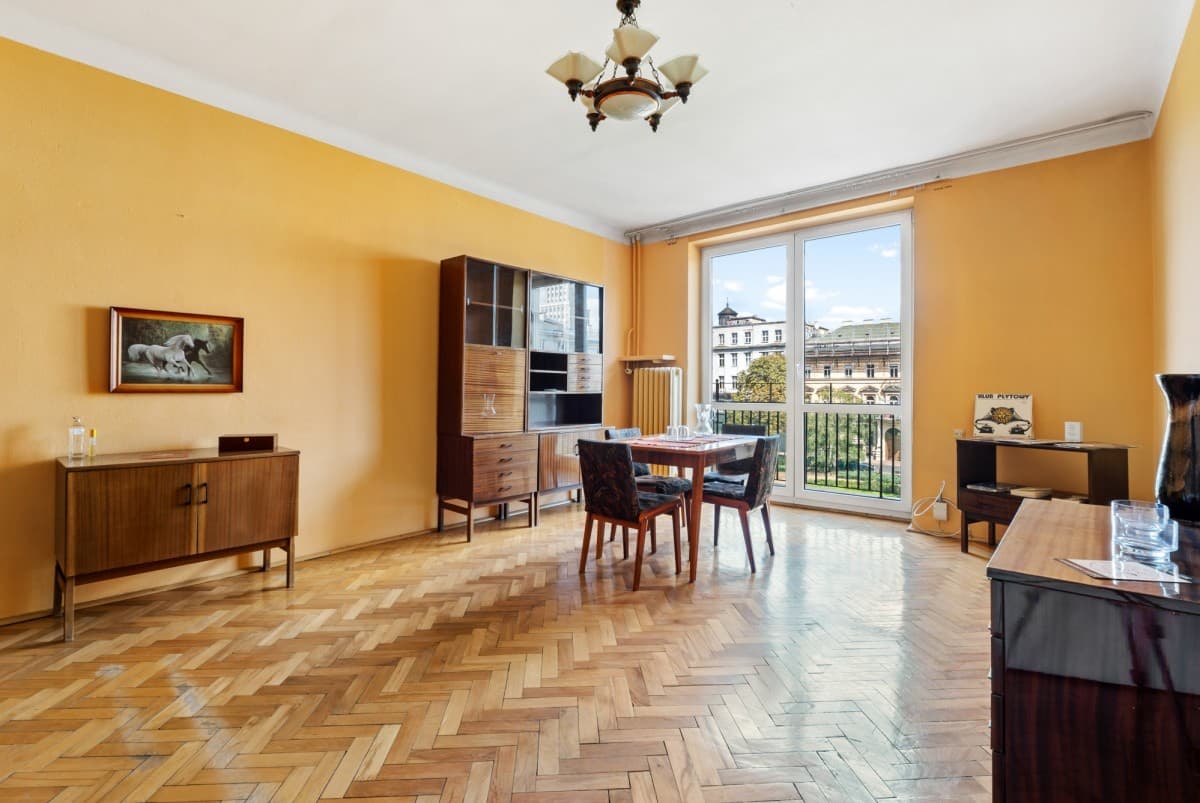 Renovation-ready apartment in Warsaw's city center – 1