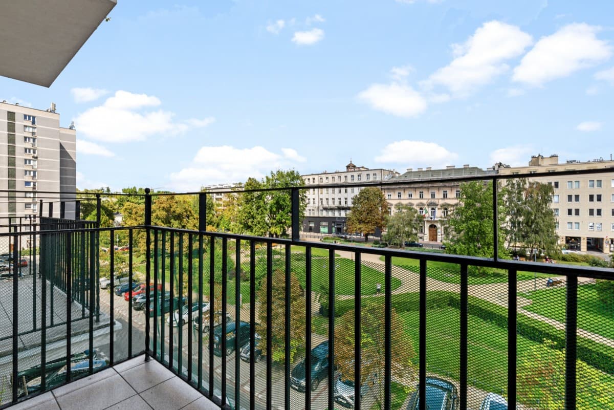 Renovation-ready apartment in Warsaw's city center – 8